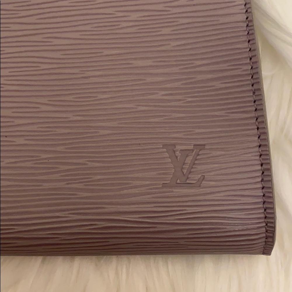 Authentic Louis Vuitton Epi Pochette - Picture 3 of 9
